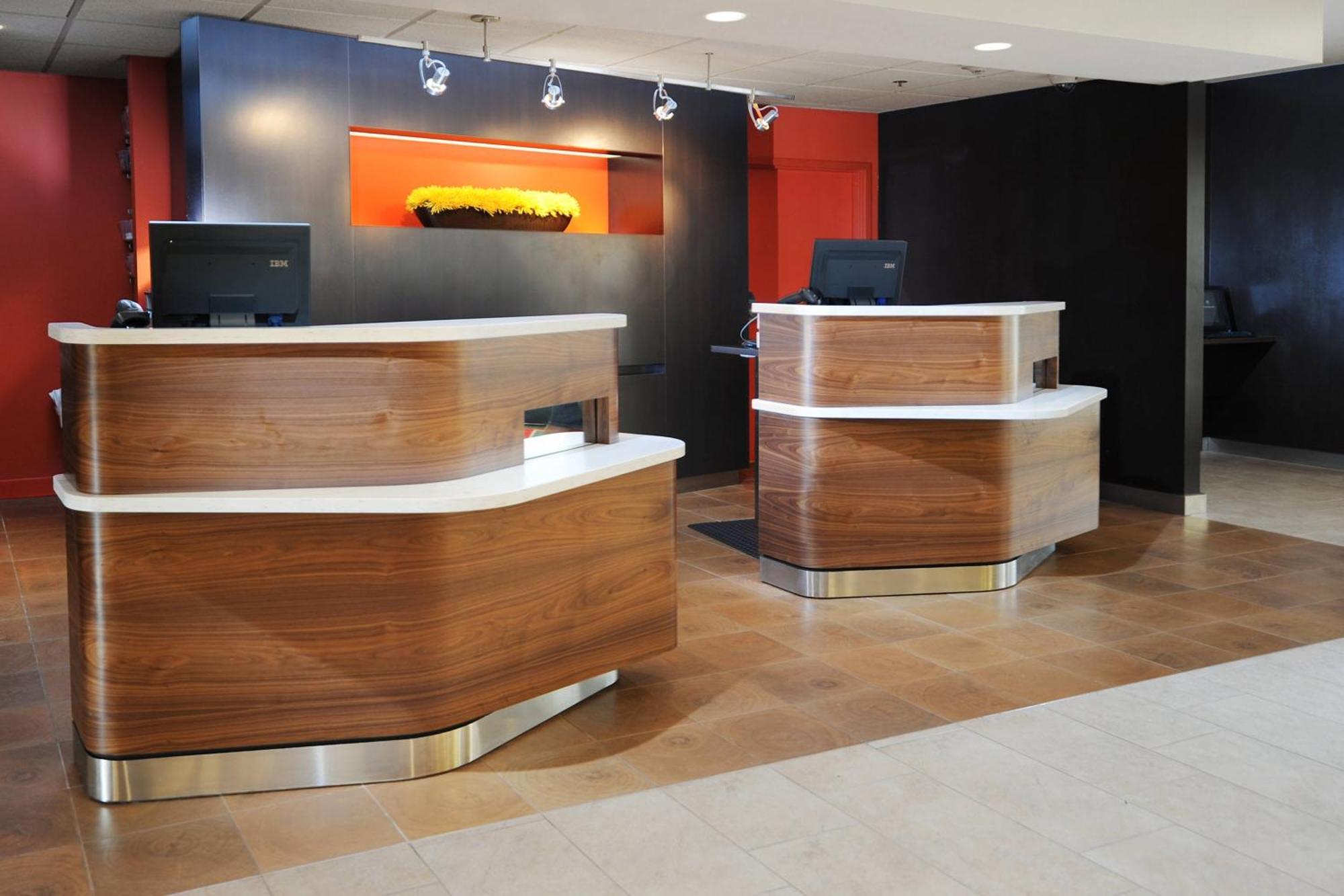 Courtyard By Marriott Houston Hobby Airport Hotel Interior photo