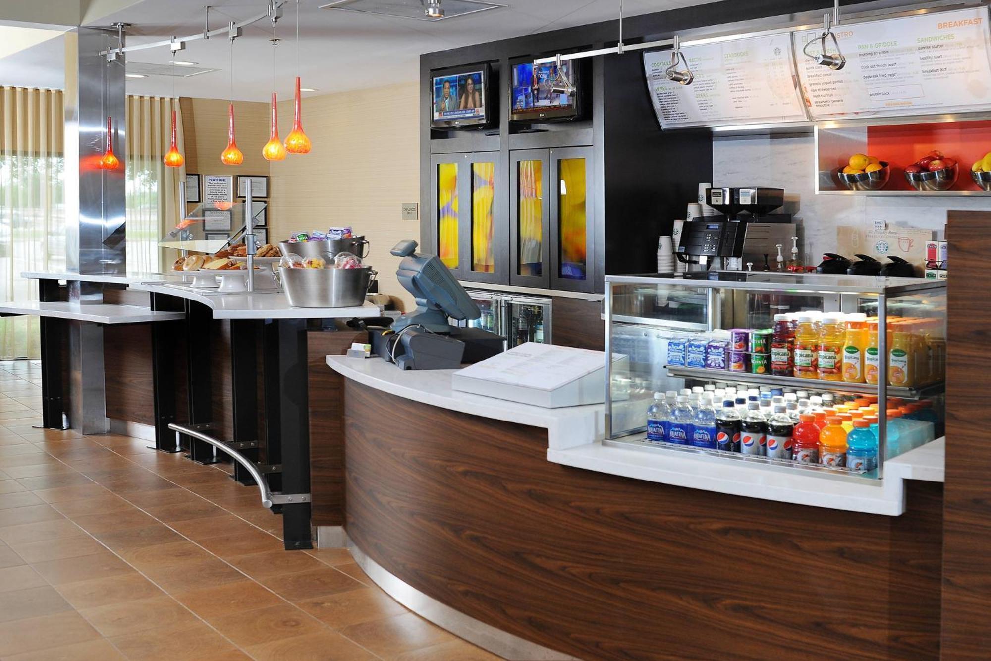 Courtyard By Marriott Houston Hobby Airport Hotel Restaurant photo