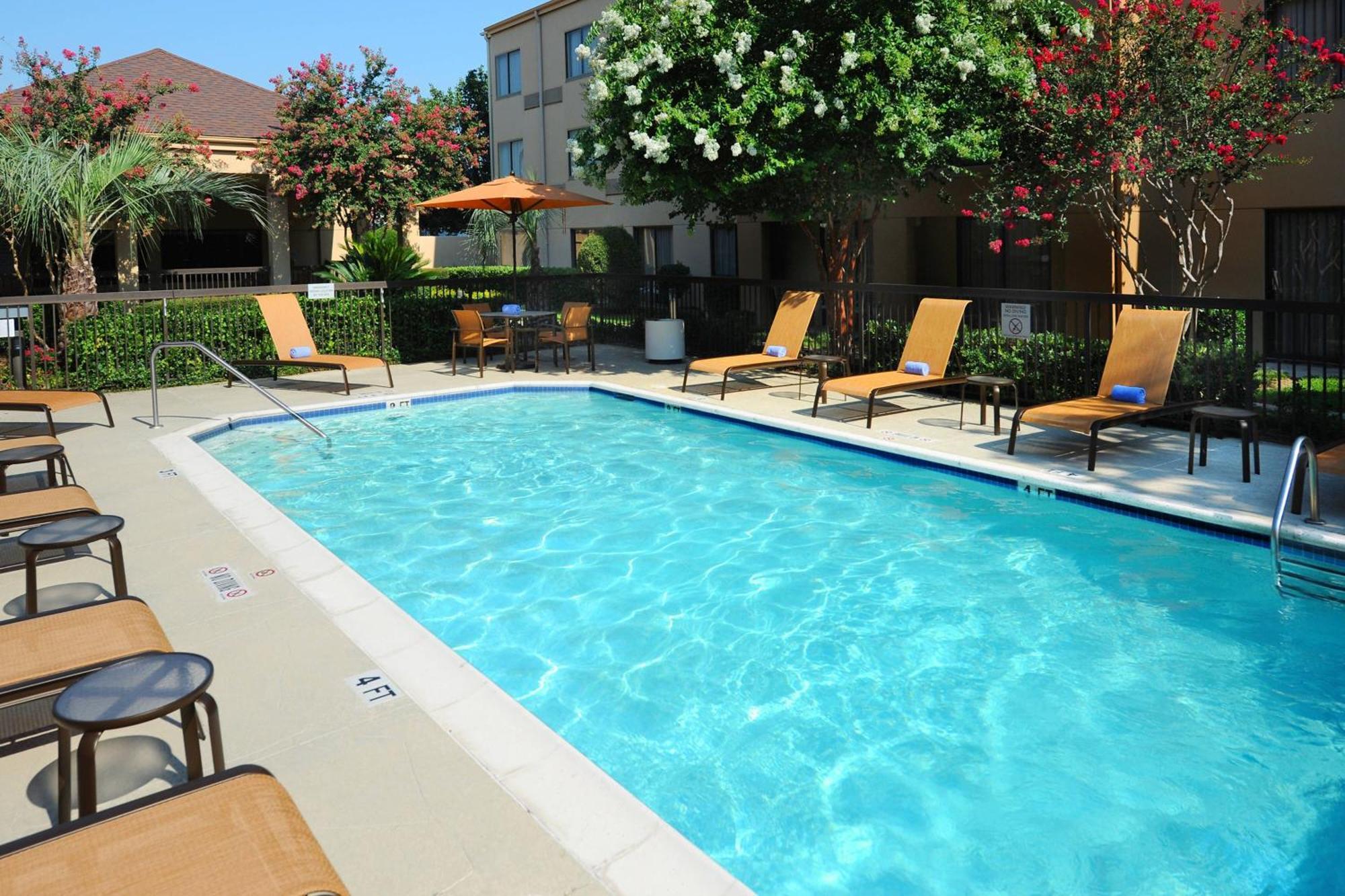 Courtyard By Marriott Houston Hobby Airport Hotel Exterior photo