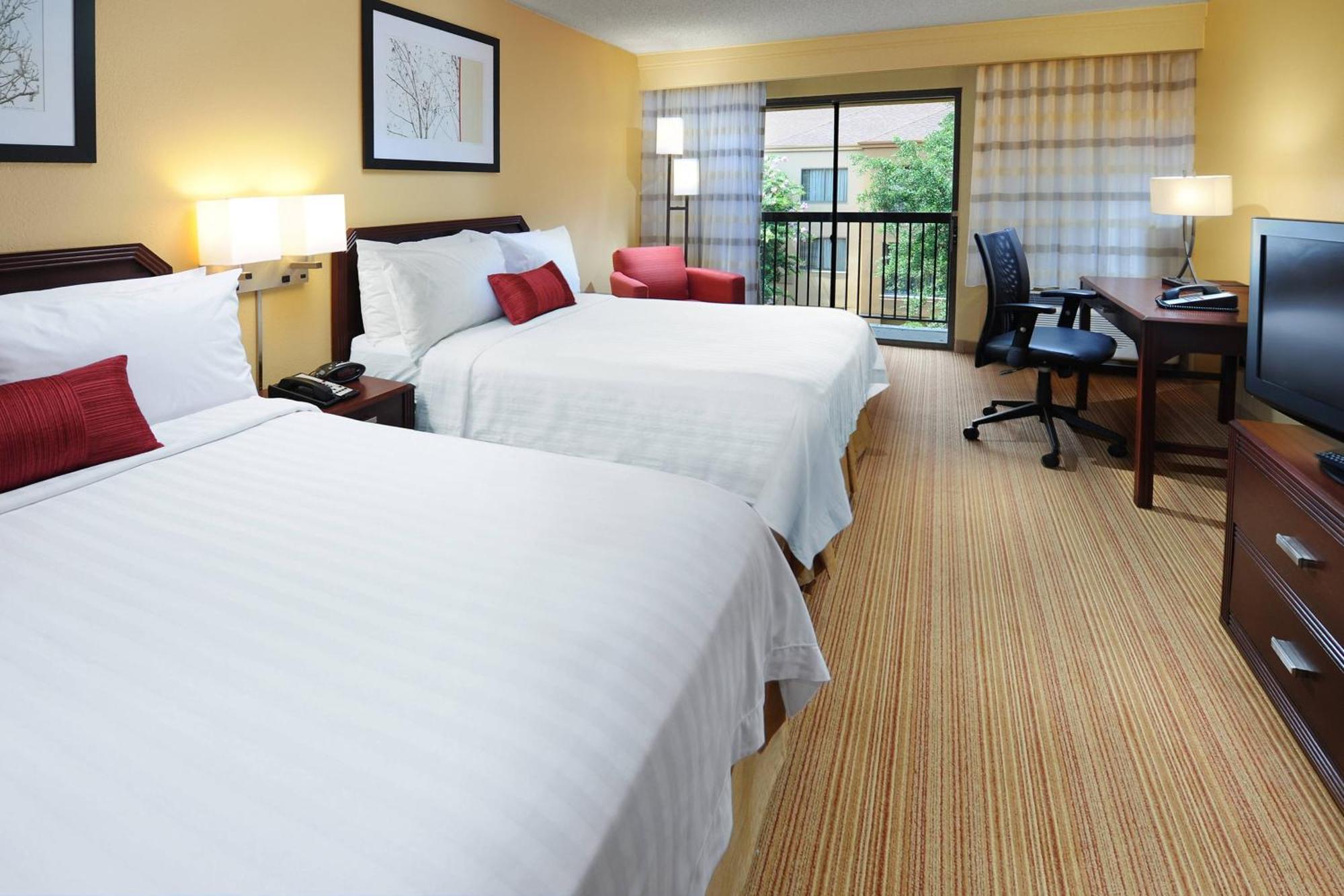 Courtyard By Marriott Houston Hobby Airport Hotel Exterior photo
