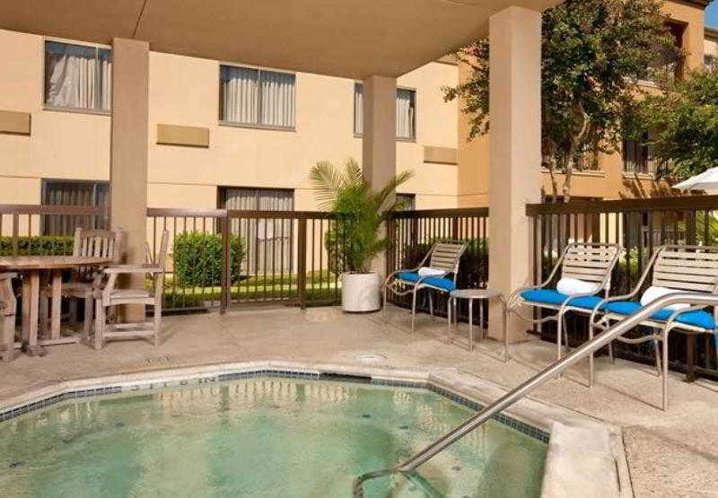 Courtyard By Marriott Houston Hobby Airport Hotel Exterior photo