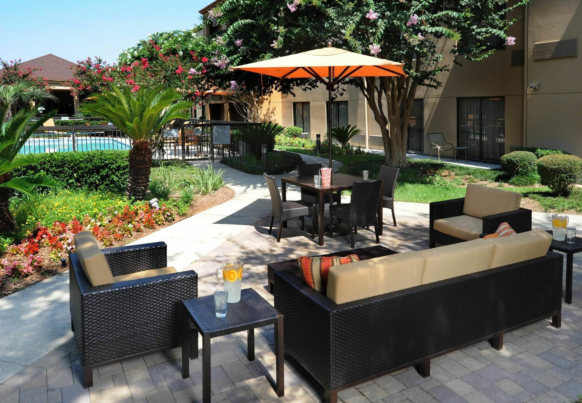 Courtyard By Marriott Houston Hobby Airport Hotel Exterior photo